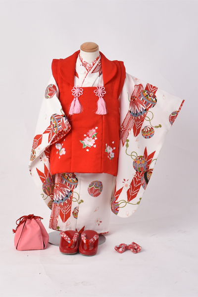 三歳祝着【白地に矢絣・毬】