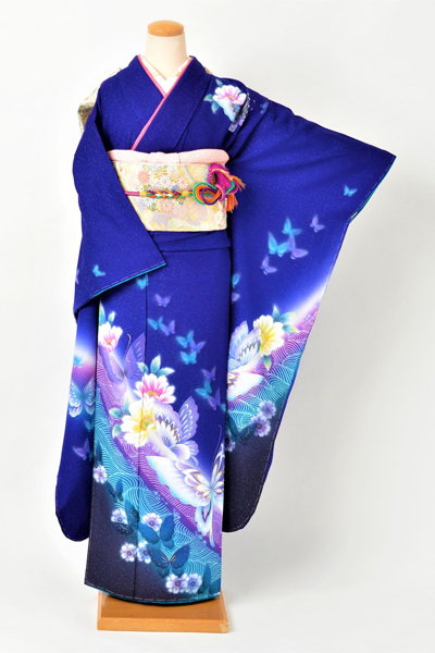 振袖［青藍色に花と蝶］