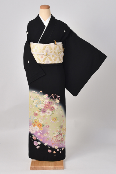 黒留袖〔愛らしい小花 〕