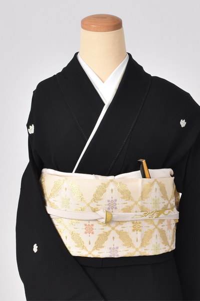 黒留袖〔愛らしい小花 〕