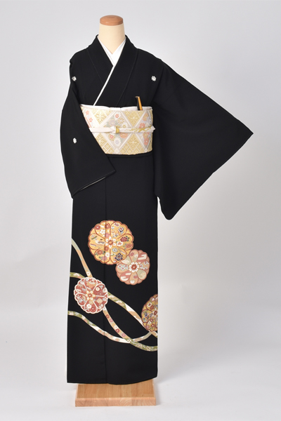 黒留袖〔洋風で若やいだ印象に〕