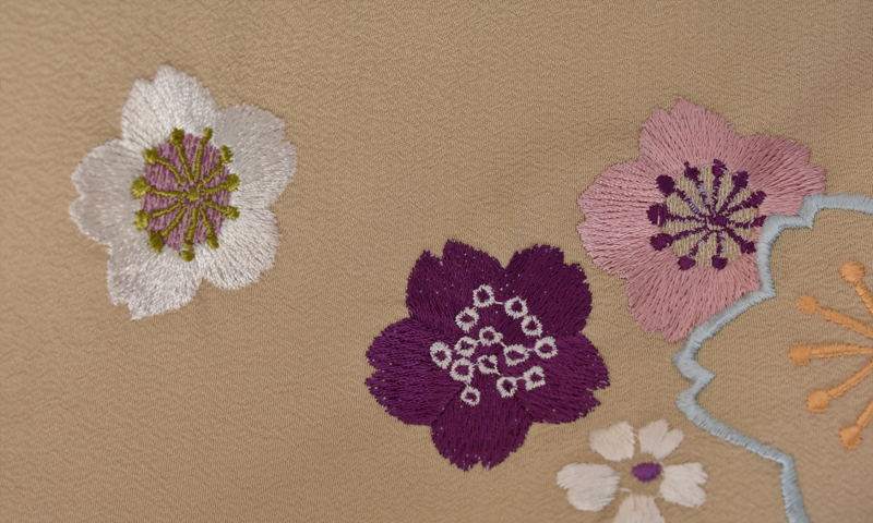 卒業袴[ベージュ地に染め鹿の子絞りの比翼]