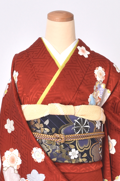 振袖[赤地に桜]