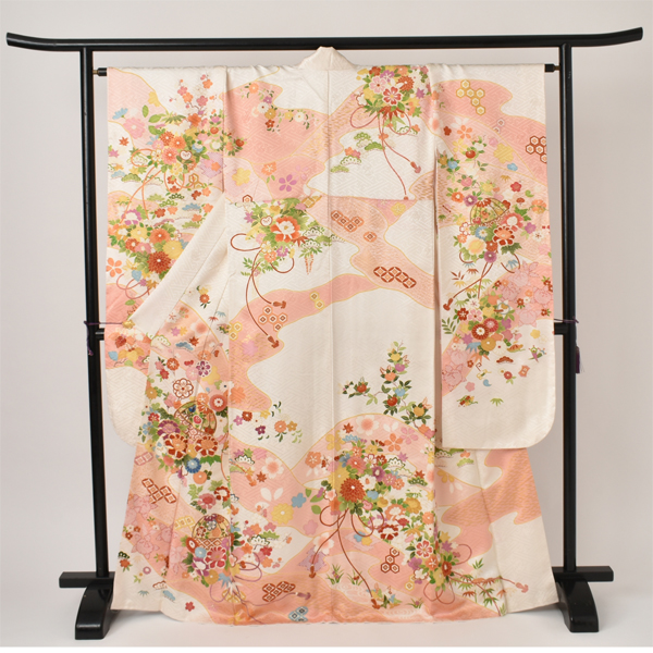 振袖[白地に鞠]