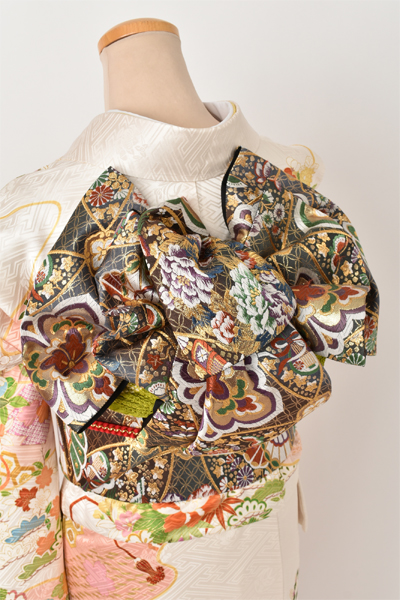 振袖[白地に鞠]