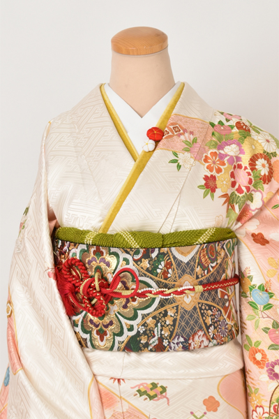 振袖[白地に鞠]