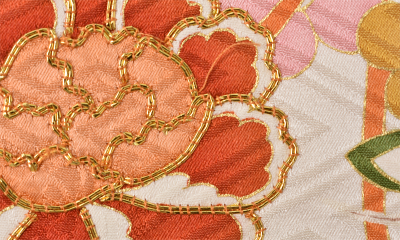 振袖[白地に鞠]