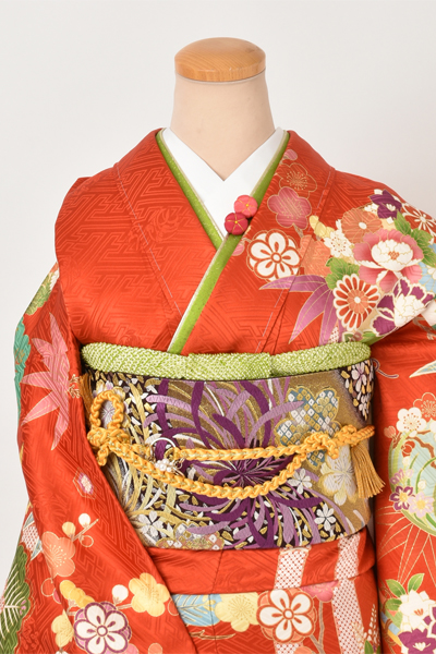 振袖[朱色に貝桶文]