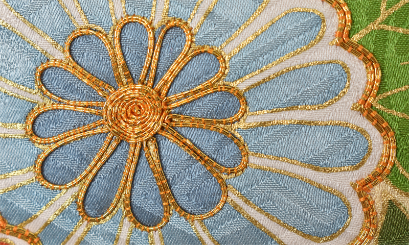 振袖[朱色に貝桶文]