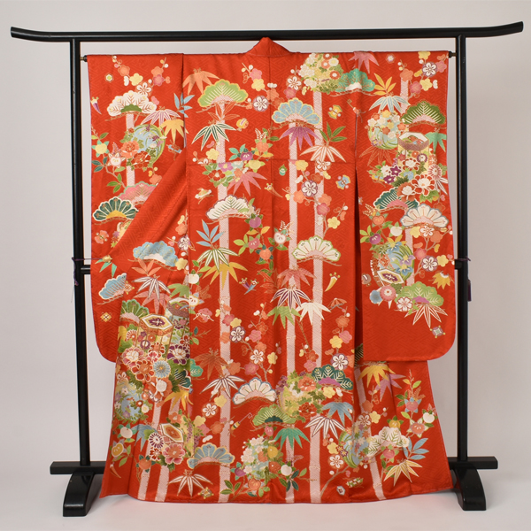 振袖[朱色に貝桶文]