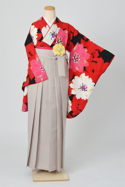 卒業袴［玉城ティナ・黒地の牡丹模様］