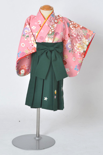 一才女児、袴セット（ピンク地花柄長着に緑の袴）