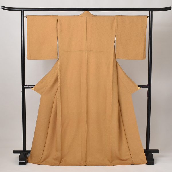 色無地(金茶色・葉柄の地紋)