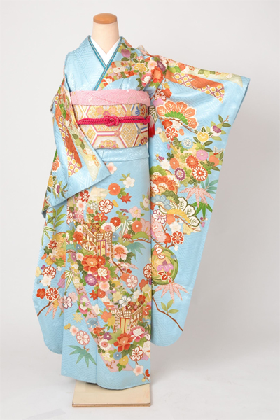 振袖［水色地の牛車模様］