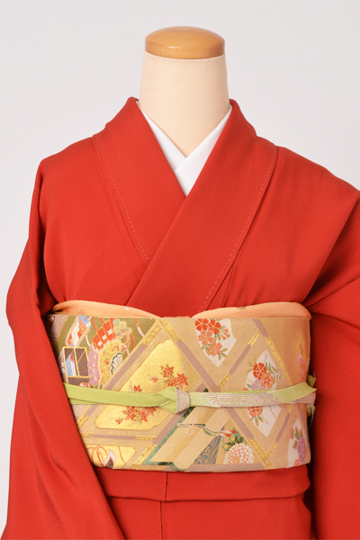 色無地(赤地の縮緬)