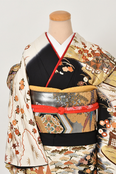 振袖(黒と白の染め分け地・御所解模様)