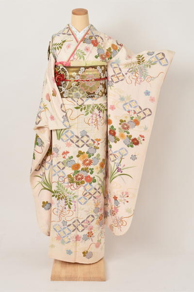 振袖(白地・七宝、草花)