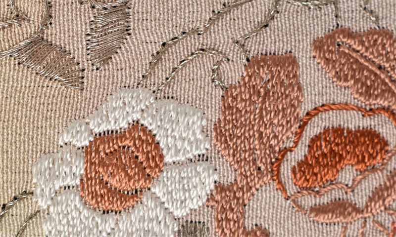 黒留袖(刺繍の宝相華)