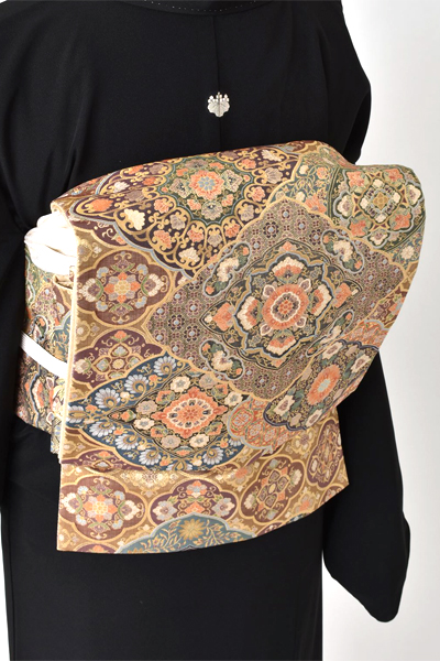 黒留袖(刺繍の宝相華)