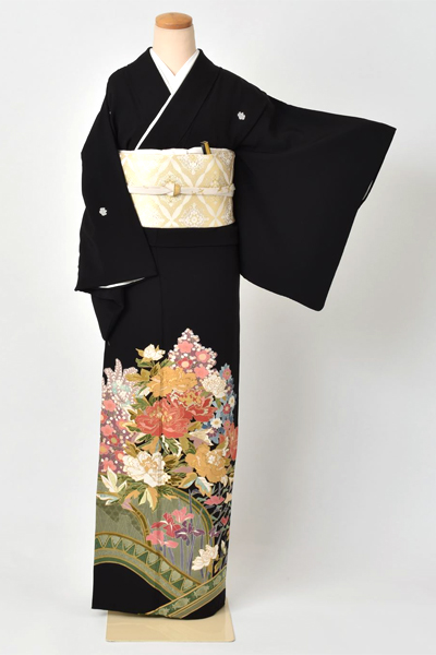 黒留袖(鮮やかな花々)