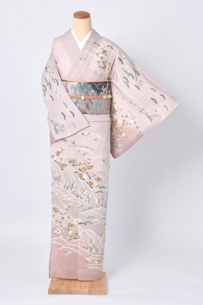 夏物訪問着〔薄ピンク色地・水辺風景、金駒刺繍〕