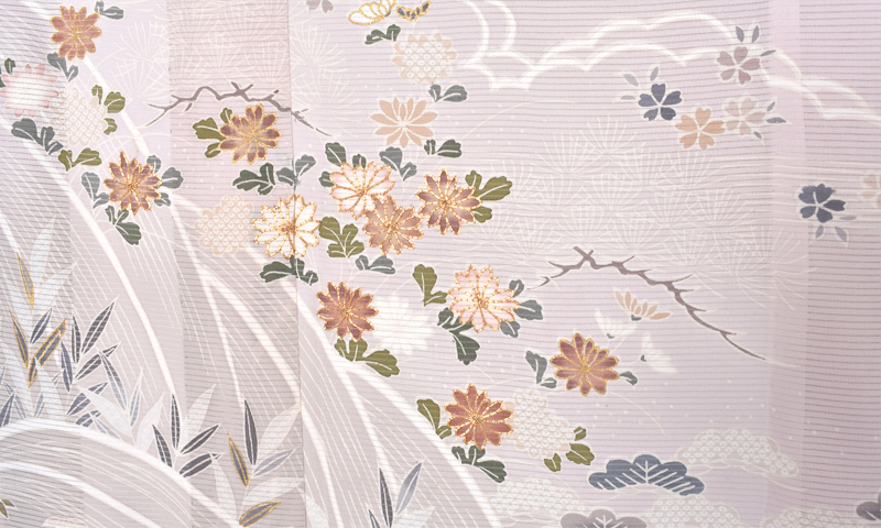 夏物訪問着〔薄ピンク色地・水辺風景、金駒刺繍〕