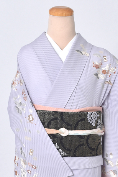 夏物訪問着〔薄紫色の竪絽地・宝尽くしや亀甲文様〕