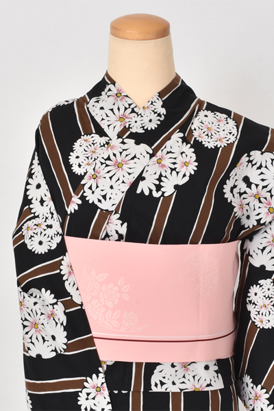 浴衣[黒地・花のくす玉]