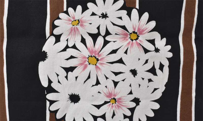 浴衣[黒地・花のくす玉]