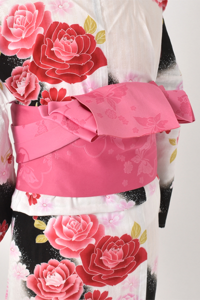 浴衣[白に黒ボカシ地・赤い大小のバラ]