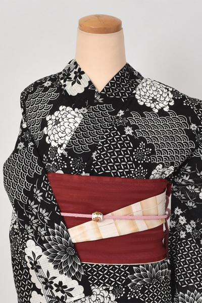 浴衣[着物風・黒菊模様]