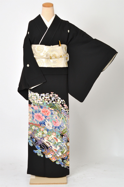 黒留袖[牡丹・笠松模様]