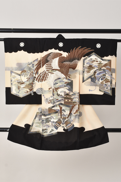 お宮参り　男児【黒地に鷹・兜】