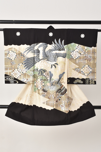 お宮参り　男児【黒地に鷹・兜】