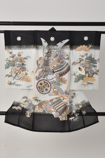 お宮参り・夏用　絽　男児【黒地に兜】