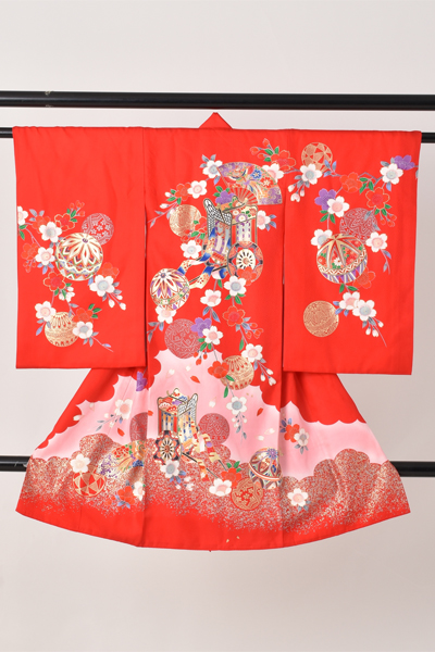 お宮参り　女児【紅色地に伝統文様】
