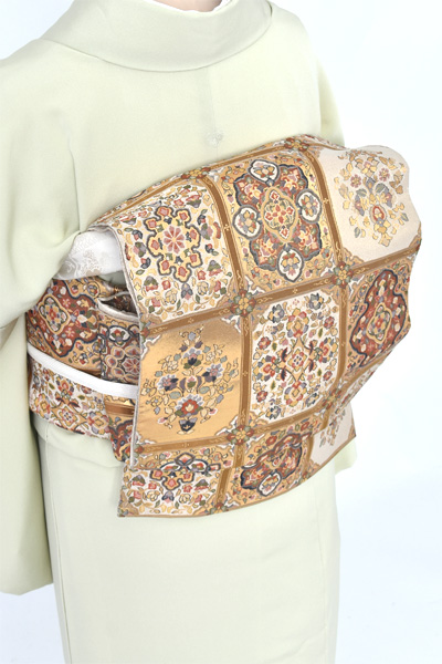 色留袖（門出を祝う生活財文柄）