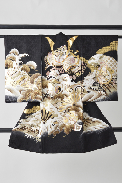 お宮参り［男児・黒地に兜］