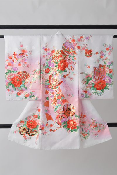 お宮参り［女児・白地に毬と蝶］