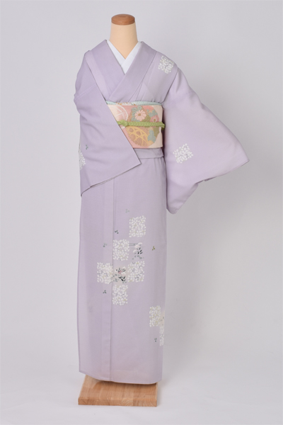 夏物〔涼やかに見せるあっさりした柄〕