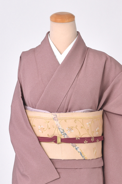 色無地（紅藤色に刺しゅう柄）[一つ紋]