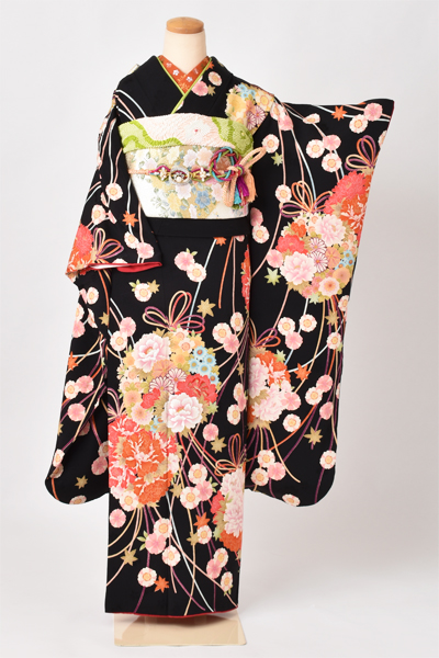 振袖［黒地ちりめん・薬玉］