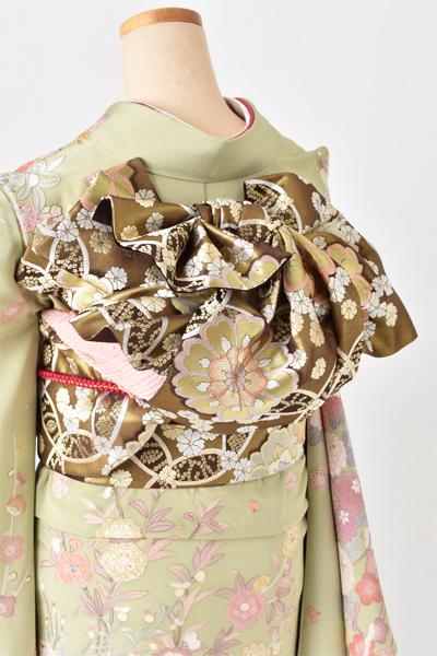 振袖［鶯色と藤色・スワトウ刺繍］