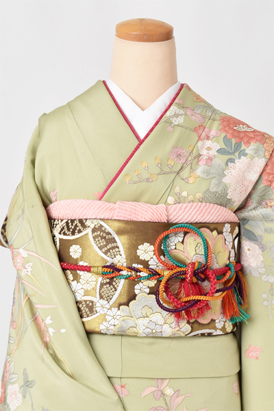 振袖［鶯色と藤色・スワトウ刺繍］