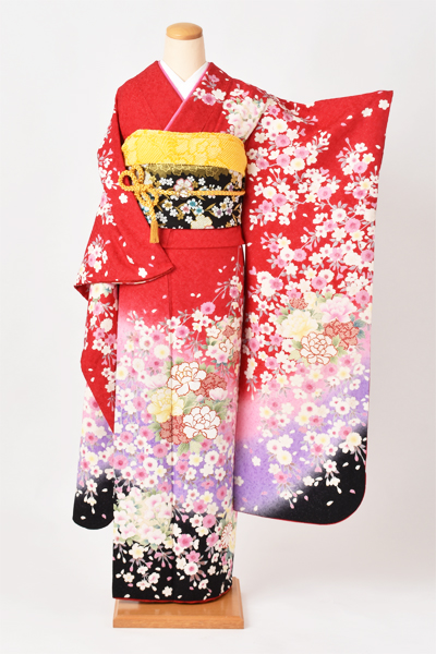 振袖［鮮やかな赤と花々］