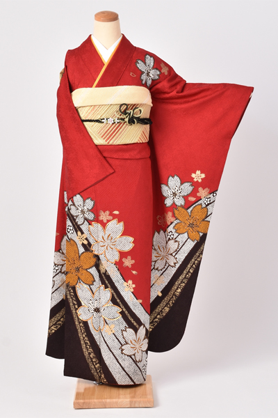 振袖[赤地の総絞り、桜]