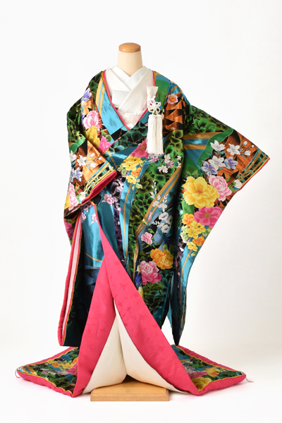 打掛(森英恵、ブルー地・花と蝶々)