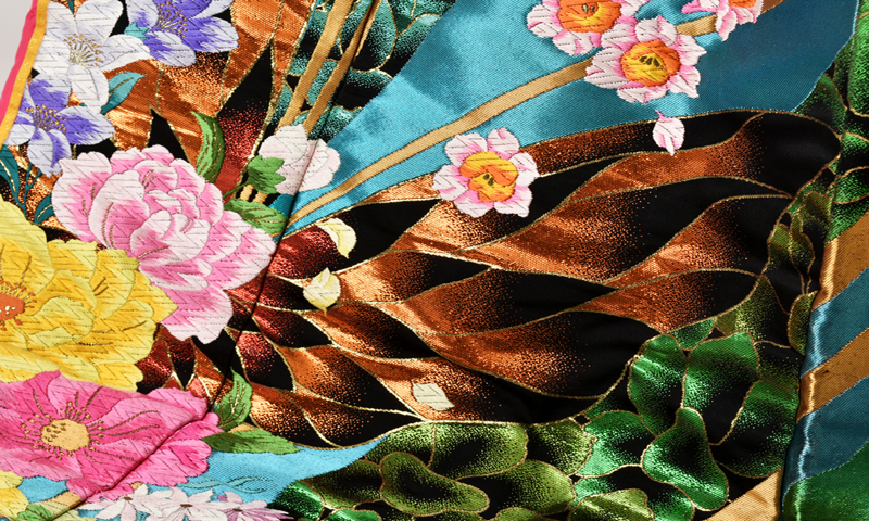 打掛(森英恵、ブルー地・花と蝶々)