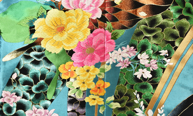 打掛(森英恵、ブルー地・花と蝶々)