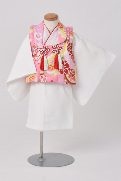 一歳女児被布【白い着物にピンクの被布】